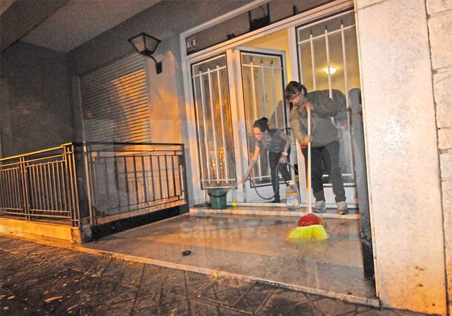 Explotó un caño en Bulevard y Francia y los vecinos casi se inundan con desagüe cloacal