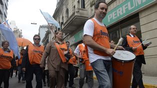 Los bancarios ya abrieron la paritaria 2017 y cierran el año con una importante compensación