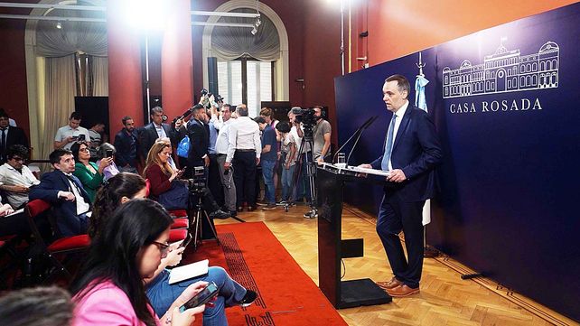 El vocero presidencial Manuel Adorni habló tras la reunión de Gabinete y anunció auditorías den el Estado. Se van a revisar cada una de las contrataciones