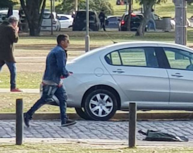 In fraganti. La foto que sacó la concejala y luego subió a las redes sociales.