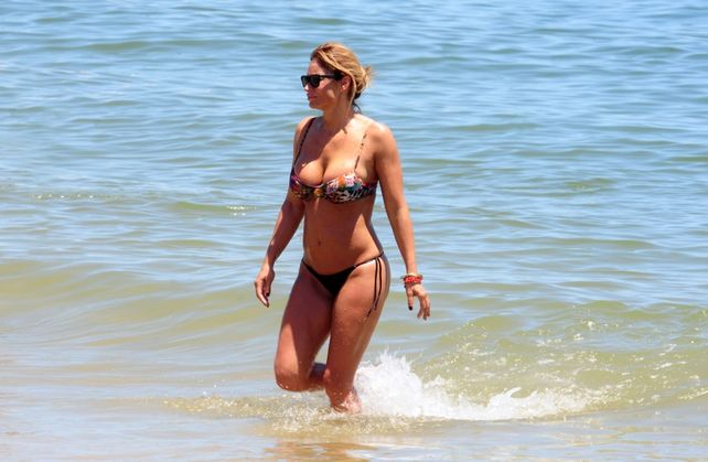El lomazo de Claudia Fernández en Punta del Este: fotos