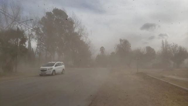 El viento Zonda azotó Mendoza y obligó a suspender las clases