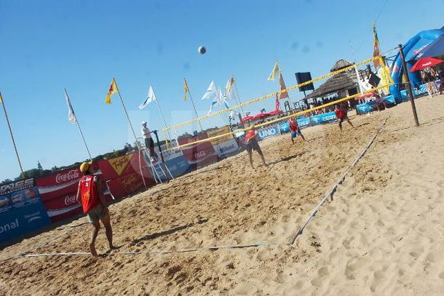 A puro sol, el rugby y el voley coparán las playas de la ciudad este fin de semana