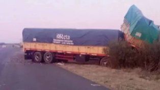 Dos camiones chocaron de frente en la Ruta Provincial 6, a la altura de Maciá, sin dejar heridos pero con importantes daños materiales y tránsito interrumpido.