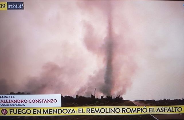 Un remolino de aire y fuego rompió la ruta 146 en Mendoza