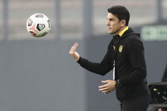 La pelota busca al DT. Larriera tiene allanada la llegada al Parque. El técnico está ante un desafío colosal. Restan detalles.