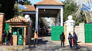 Un adolescente logró eludir la seguridad al saltar un muro, accediendo así al jardín de la Quinta de Olivos.