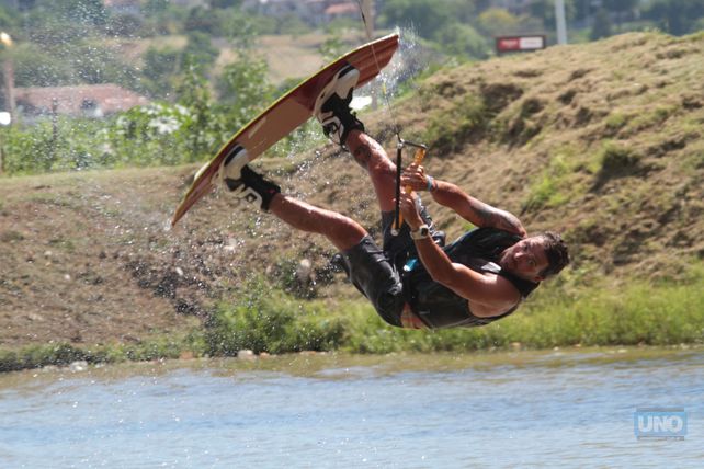Renato Buscema preparando todo para bajar la prueba tirado por el cable. Foto UNO Juan Ignacio Pereira.&nbsp;