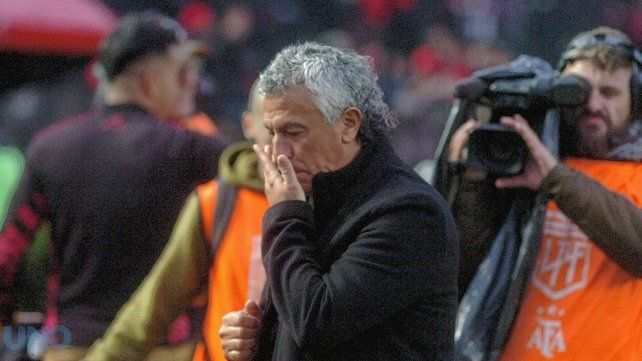 Néstor Gorosito, a un paso de dejar de ser el DT de Colón