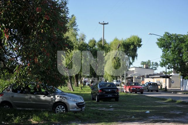 El Pozo: El barrio está saturado y no hay lugares para estacionar