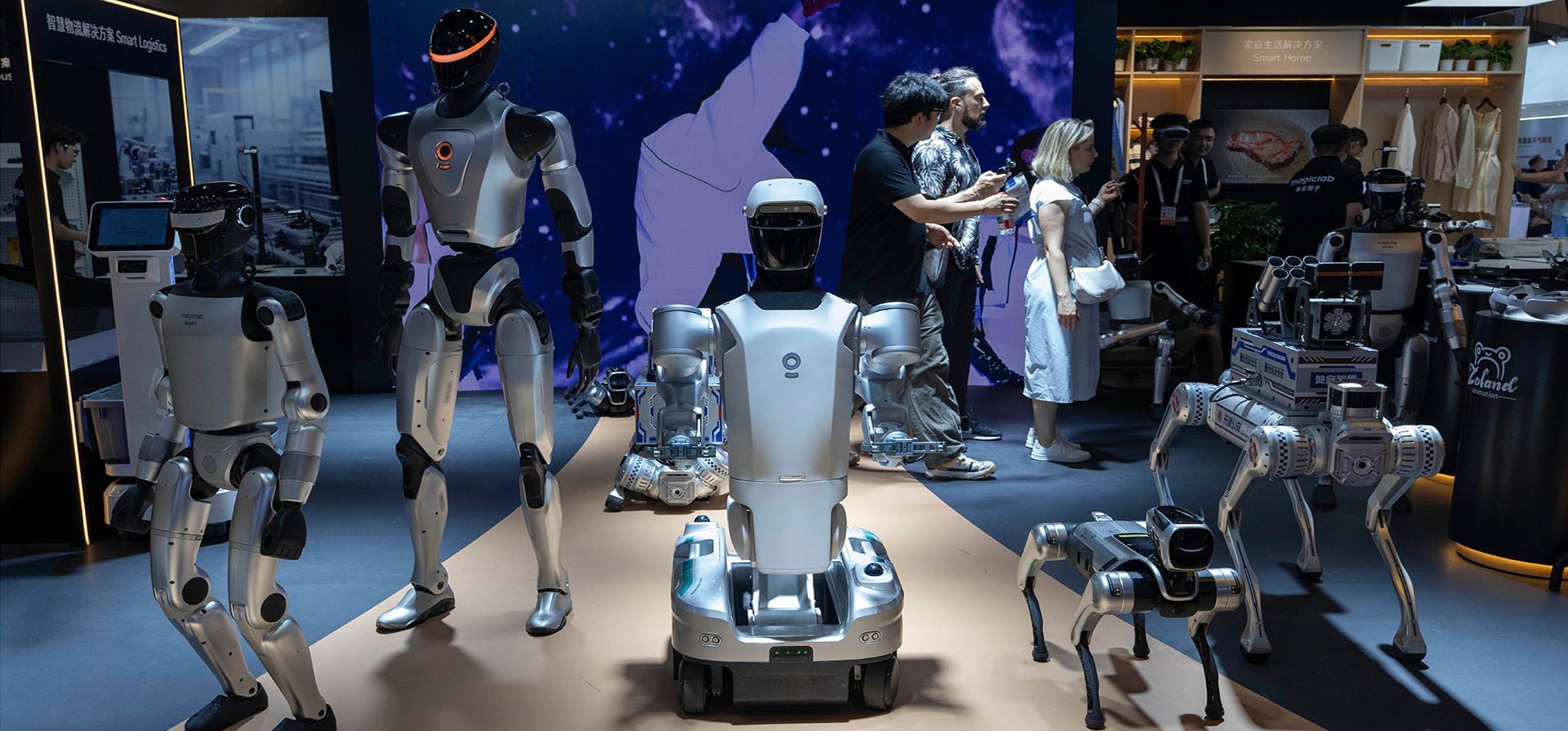 Una serie de robots expuestos en la Conferencia Mundial de IA en Shanghái, el 17 de julio de 2026. (AP Foto/Ng Han Guan) Una serie de robots expuestos en la Conferencia Mundial de IA en Shanghái, el 17 de julio de 2026. (AP Foto/Ng Han Guan)
