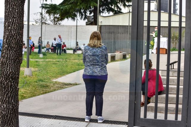 Cura dio misa al aire libre sin autorización de la comuna