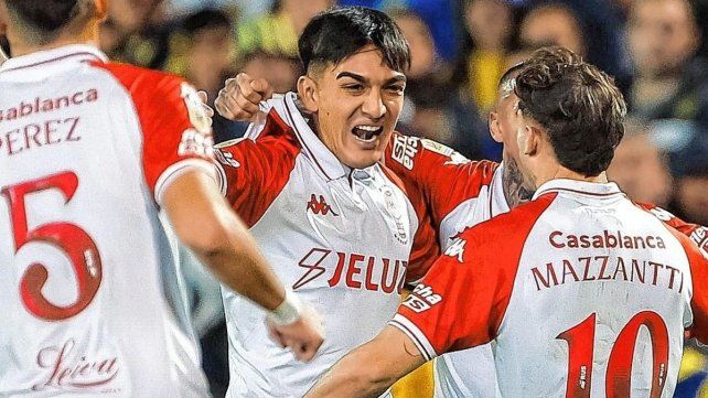 Huracán festejó en Rosario.