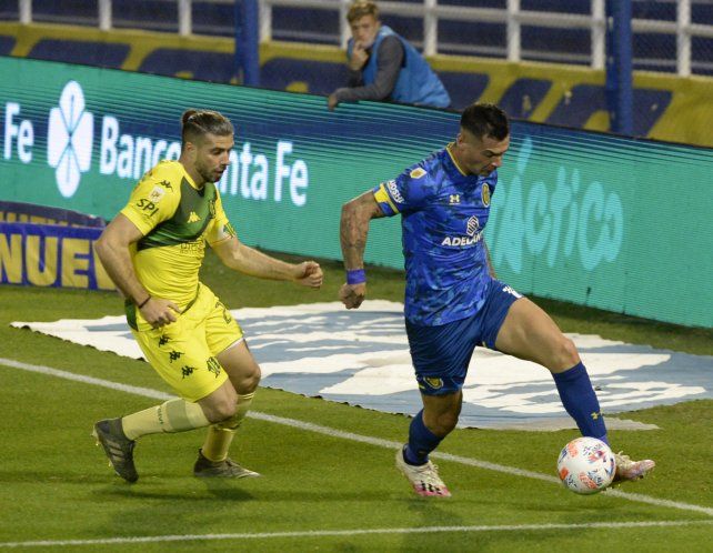 El delantero Milton Caraglio tratará de facturar ante Bragantino en el Gigante. 