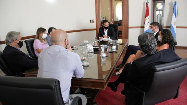 El gobierno y el socialismo se reunieron con la agenda electoral en la mesa