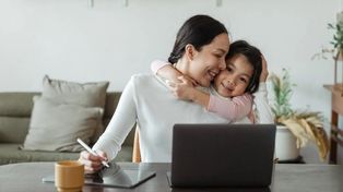 Desaparecer en la maternidad: la crisis de identidad que afecta a millones de mujeres