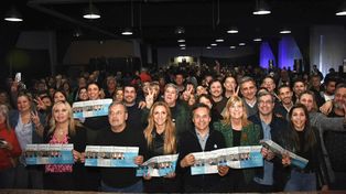 Marcelo Lewandowski compartió acto en Central Córdoba con los integrantes de la lista de diputados nacionales.