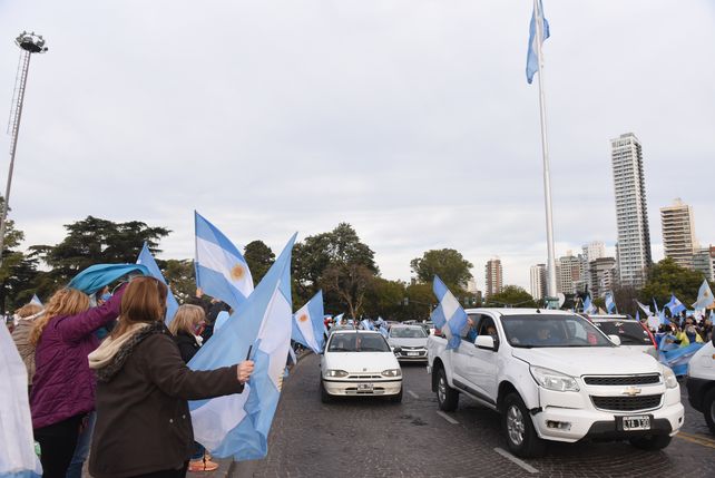 La marcha en Rosario bajo la consigna todos somos Vicentin contra la expropiación.