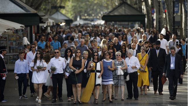 Homenajes a las víctimas en el aniversario de los atentados en Barcelona