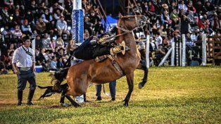 Diamante vive una gran fiesta de jineteada, folclore y tradición