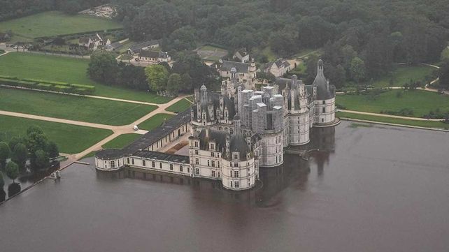 La crecida del Sena obligó al cierre del Louvre y pone en alerta a París
