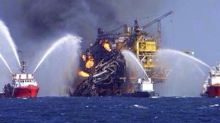 Trágico incendio de una plataforma petrolera en México