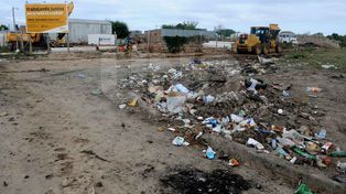Los Hornos: denuncian que hay basurales a cielo abierto