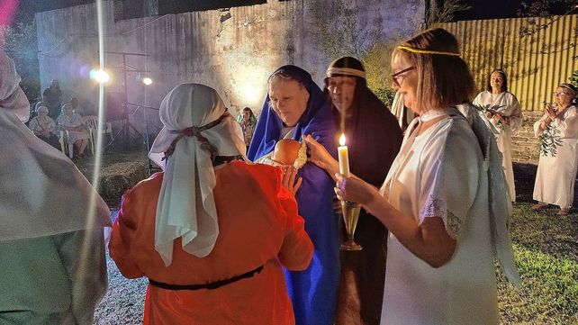 Emotivo pesebre viviente de abuelos y jubilados en Colonia Nueva