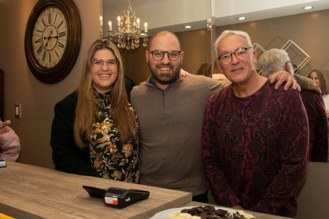 Zalia Hiskin, Emanuel Goldberg y Raúl Muñoz