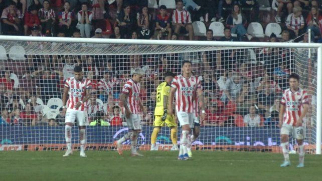 Unión y una noche para el olvido: horrores defensivos y durísima derrota ante Newells