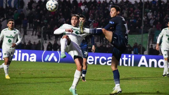 Independiente Rivadavia doblegó de visitante a Sarmiento y se anima a pelear arriba