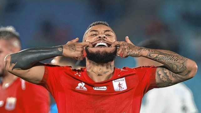 Racing cerró la llegada del colombiano Duván Vergara