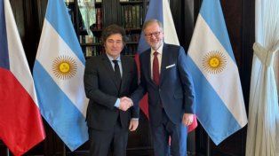 Milei en Praga junto al presidente de República Checa.