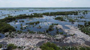 Basural en la laguna Setúbal: vecinos reclaman intervención inmediata por el desastre ambiental