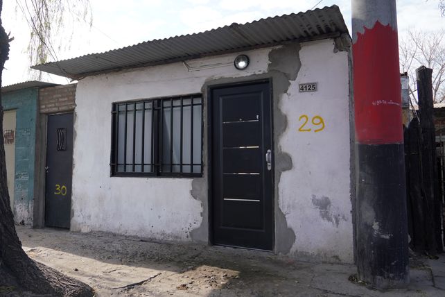 La vivienda de Ayacucho al 4100 donde asesinaron a balazos a Gabriela Gallo la noche del lunes.