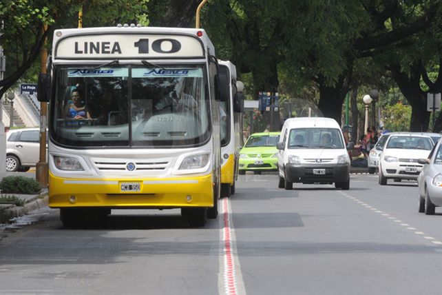 El carril exclusivo en Rivadavia cosecha quejas y suma adeptos