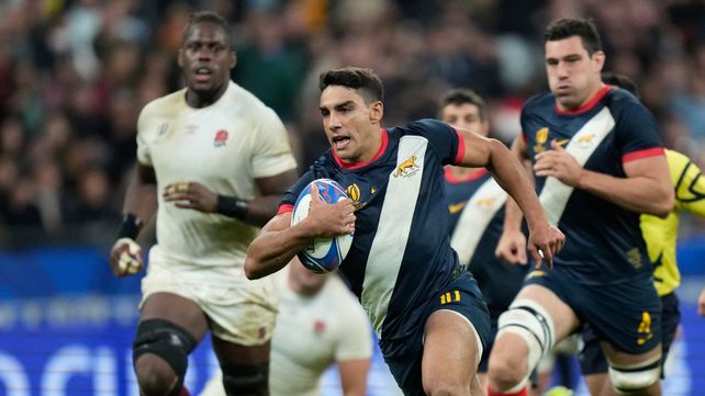 Santiago Carreras corre derecho al try