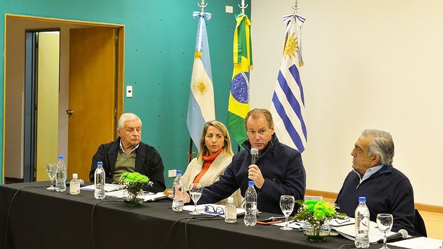 Gustavo Bordet ratificó la decisión política de avanzar con el dragado a los 34 pies en el río Uruguay