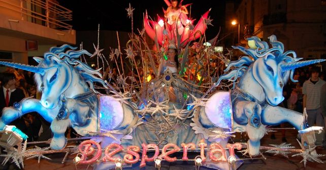 Espectáculo. El Festival de Carrozas Estudiantiles de Gualeguaychú conjuga el arte y la creatividad.