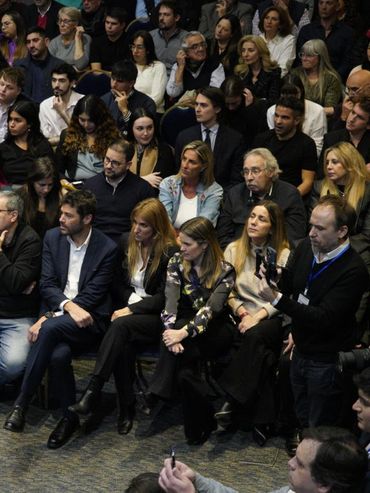 Políticos en redes: la carrera por la Intendencia, las manos cortadas y el PJ tirando