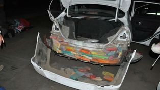 Condenaron a una pareja que intentó pasar más de cien kilos de droga en globos de piñata