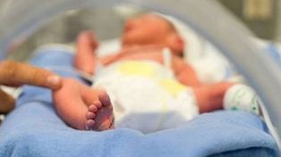 Con apenas medio kilo, logró el récord Guinness del bebé más prematuro en sobrevivir