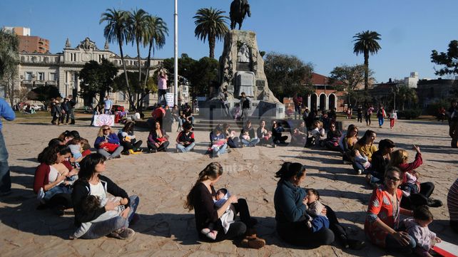 Piquetetazo santafesino: mujeres unidas por el derecho a dar la teta