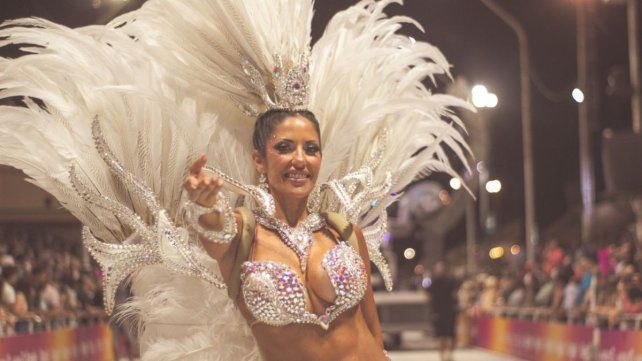 Erika Etter brilla en el Carnaval del País