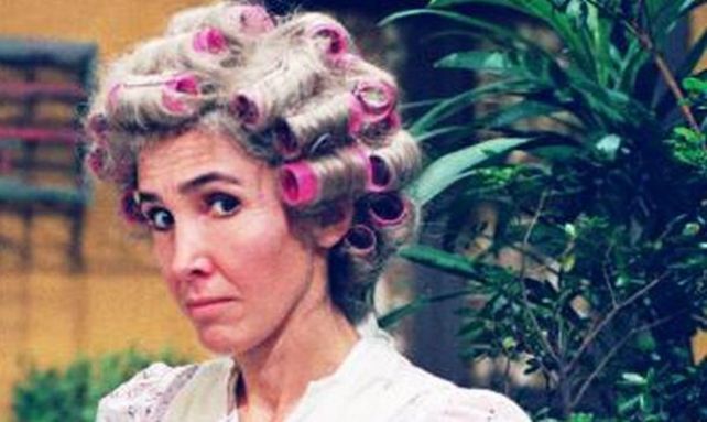 Doña Florinda no tiene consuelo, se queda sin la sonrisa del entrañable profesor Jirafales