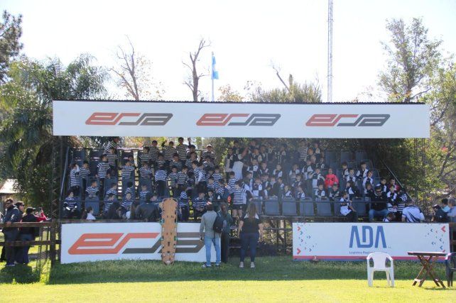 Estudiantes estuvo en Corrientes con sus equipos infantiles.