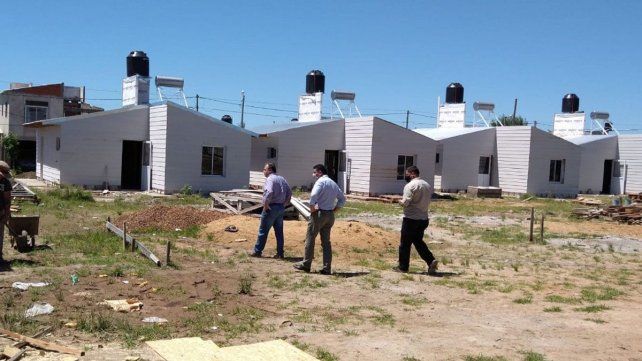 IAPV analiza construir viviendas de madera en la Costa del Uruguay con la idea de potenciar el sector y dar solución habitacional a familias de bajos recursos