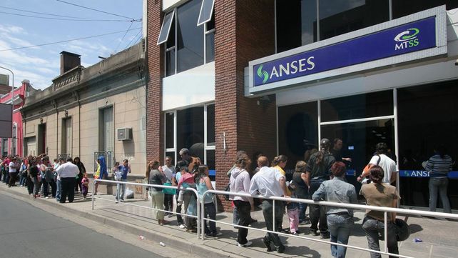 El Gobierno oficializó la suba de jubilaciones, pensiones y asignaciones