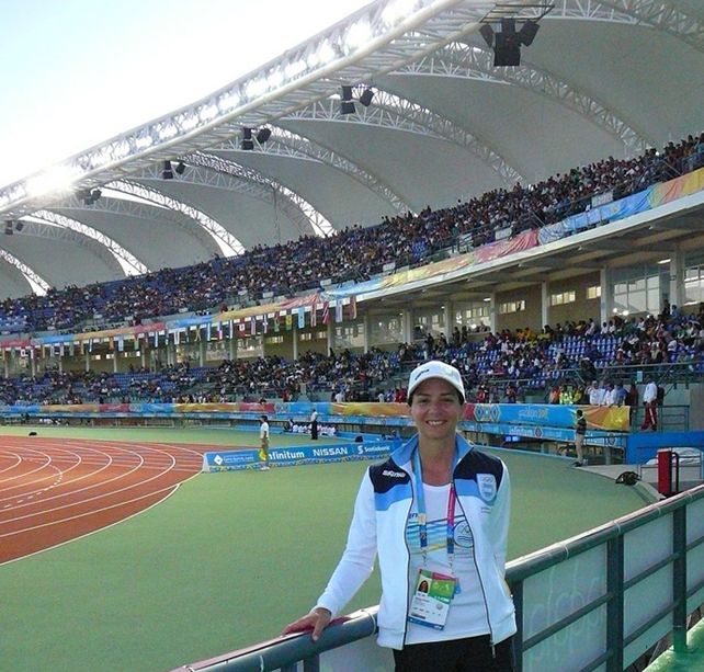 Trayectoria. La kinesióloga rosarina acompaña desde hace varios años al equipo argentino de atletismo en competencias internacionales.