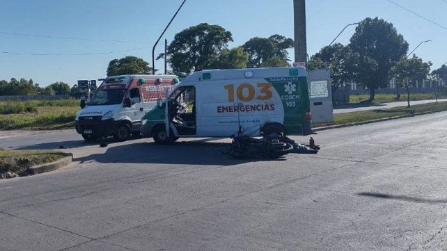 Accidente fatal en el norte de la ciudad: un motociclista chocó con una ambulancia y falleció